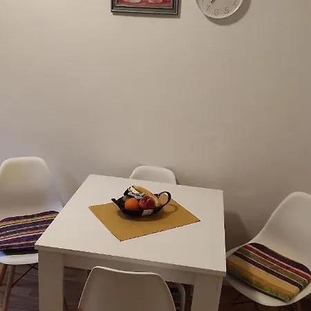 Ive Andrica 3 アパート